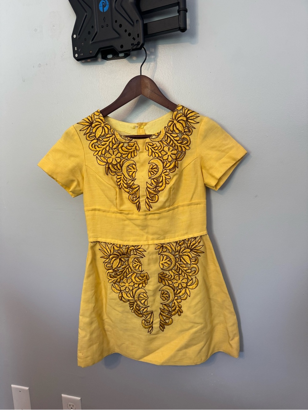 Vintage 1960s Yellow Embroidered Short Sleeve Dress